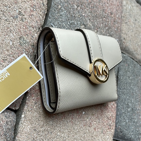 MICHAEL KORS CARMEN MEDIUM LOGO AND FAUX LEATHER WALLET LIGHT SAND - Picture 11 of 16